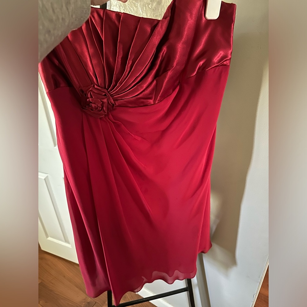 12/14 red scalloped strapless dress